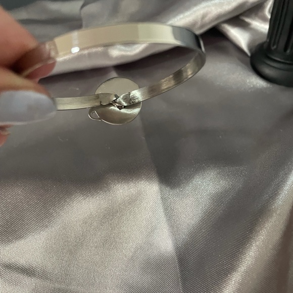 Elephant Bangle Bracelt - Picture 6 of 9